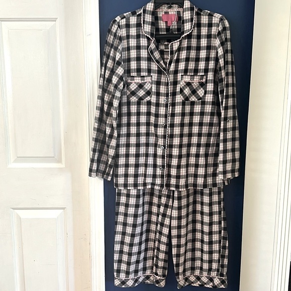Women’s Victoria’s Secret Plaid Flannel Pajama Set Size Medium - Picture 1 of 11